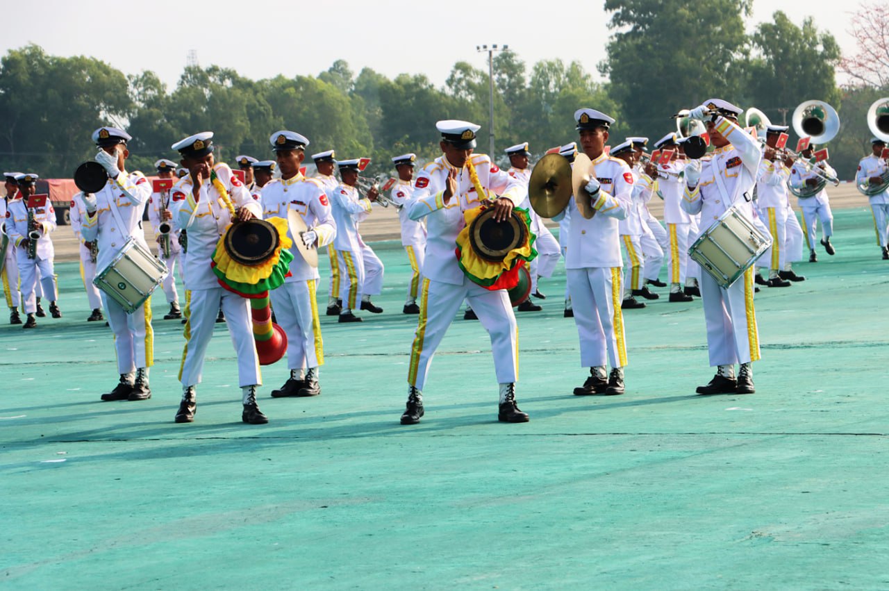 ရှမ်းအိုးစည်သီချင်းနဲ့ တီးပြသွားတဲ့ပြိုင်ပွဲဝင်များ