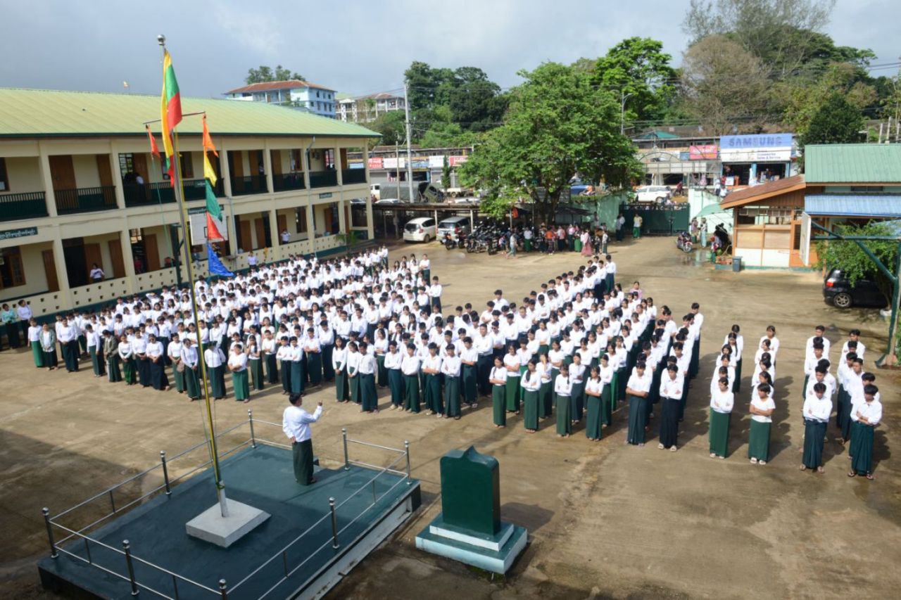 ပန်းကလေးများပွင့်တော့မည် ဖူးတံဝင့်လို့ချီ