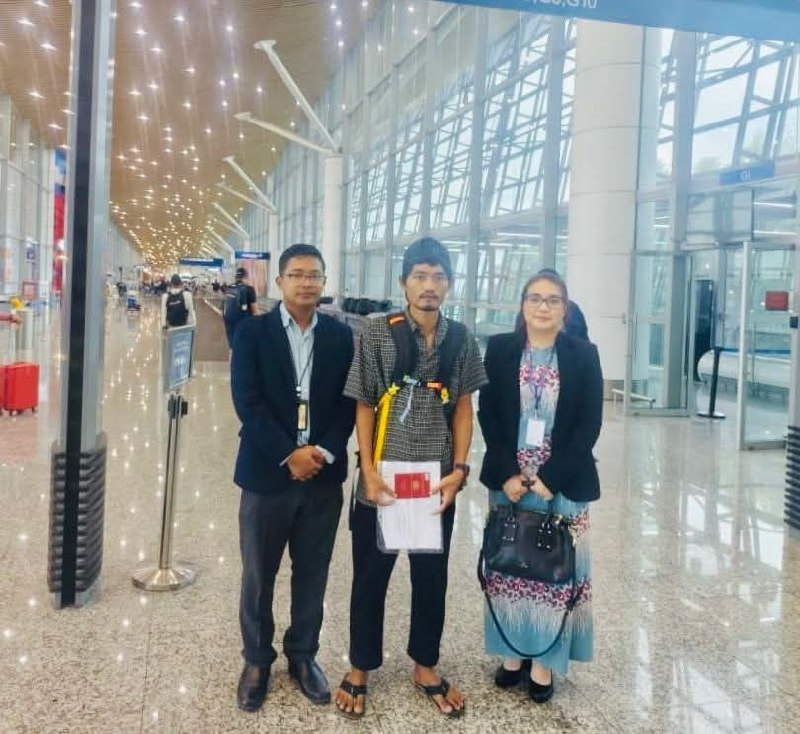 မလေးရှားလေဆိပ်တွင် ၅ ရက်ကြာ သောင်တင်နေသည့် မြန်မာနိုင်ငံသားတစ်ဦးကို နိုင်ငံသို ပြန်လာရန် ကူညီဆောင်ရွက်ပေးခဲ့