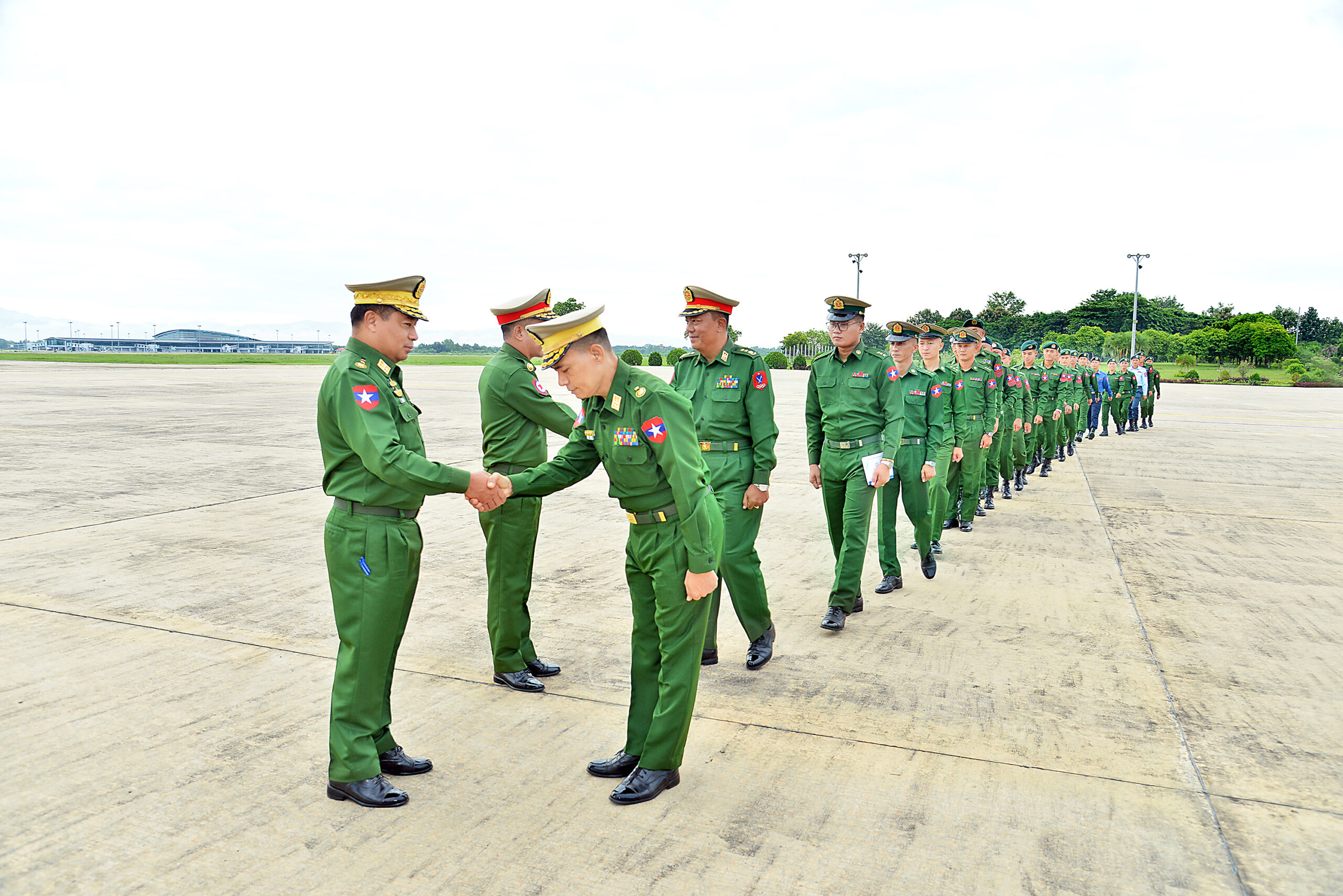 အိန္ဒိယ – မြန်မာ တပ်မတော်နှစ်ရပ်အကြား ချစ်ကြည်ရေးဘောလုံးပြိုင်ပွဲ ယှဉ်ပြိုင်ကစားရန် မြန်မာ့တပ်မတော်ဘောလုံးအဖွဲ့ထွက်ခွာ